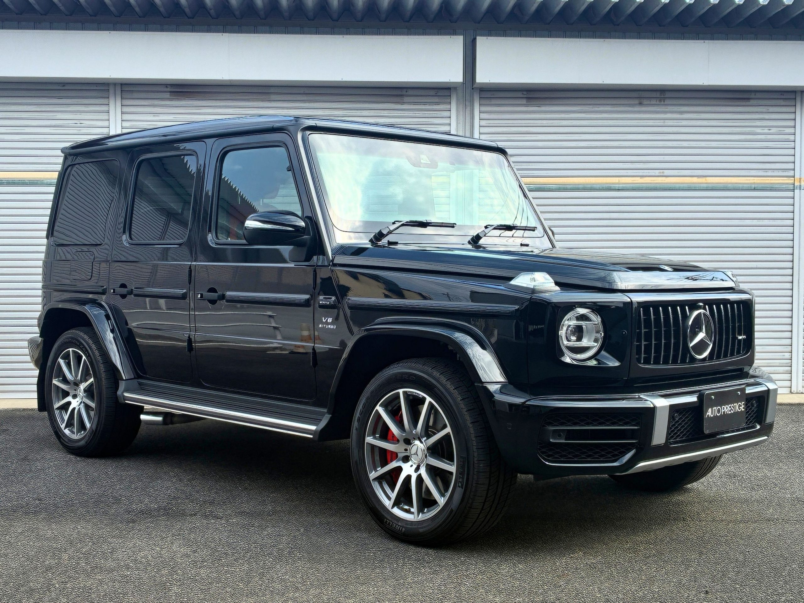オブシディアンブラックのMercedes-AMG G63 フロント斜めからの外観
