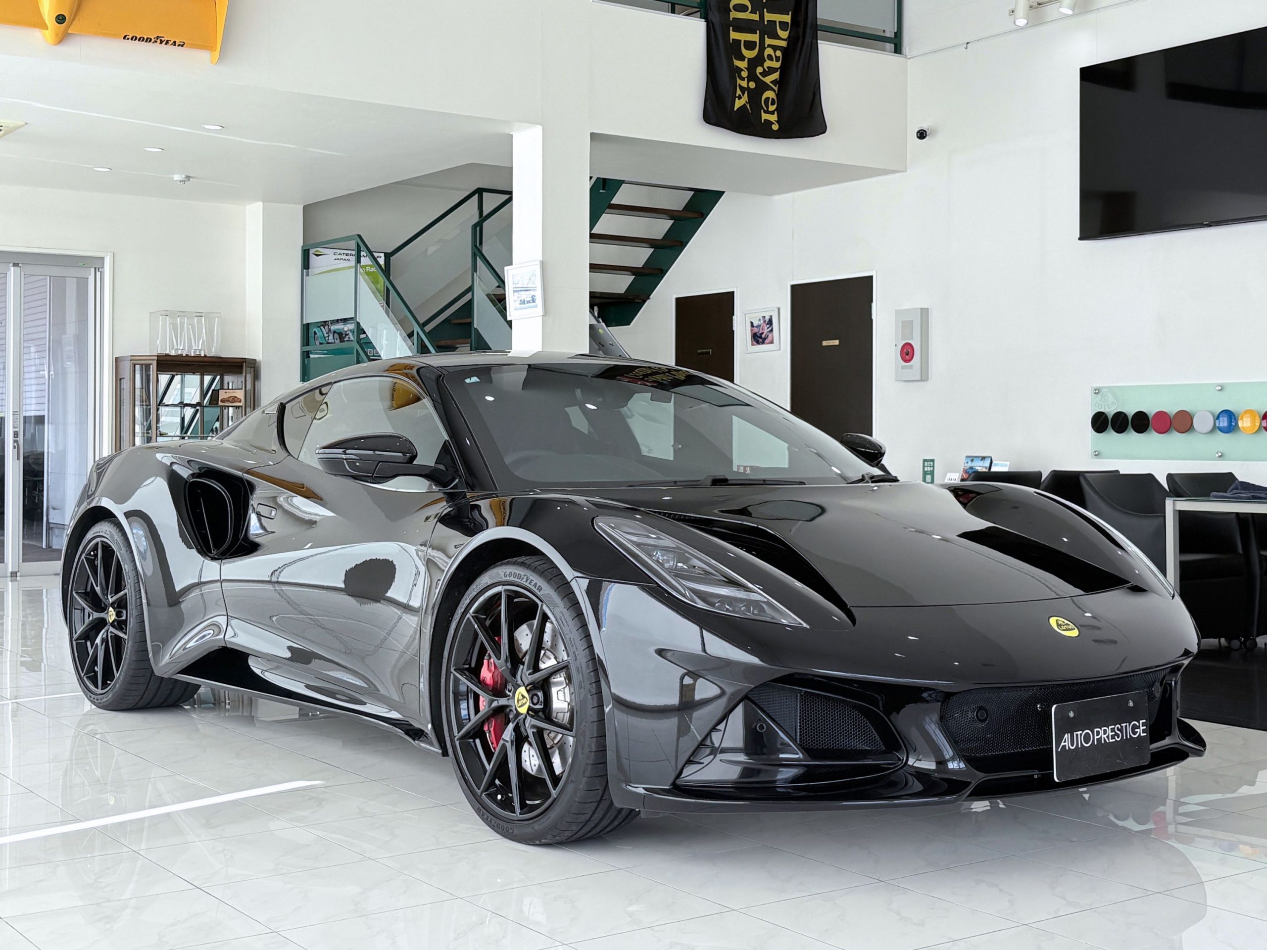 コスモスブラックのLOTUS EMIRA V6 First Edition 右斜め前