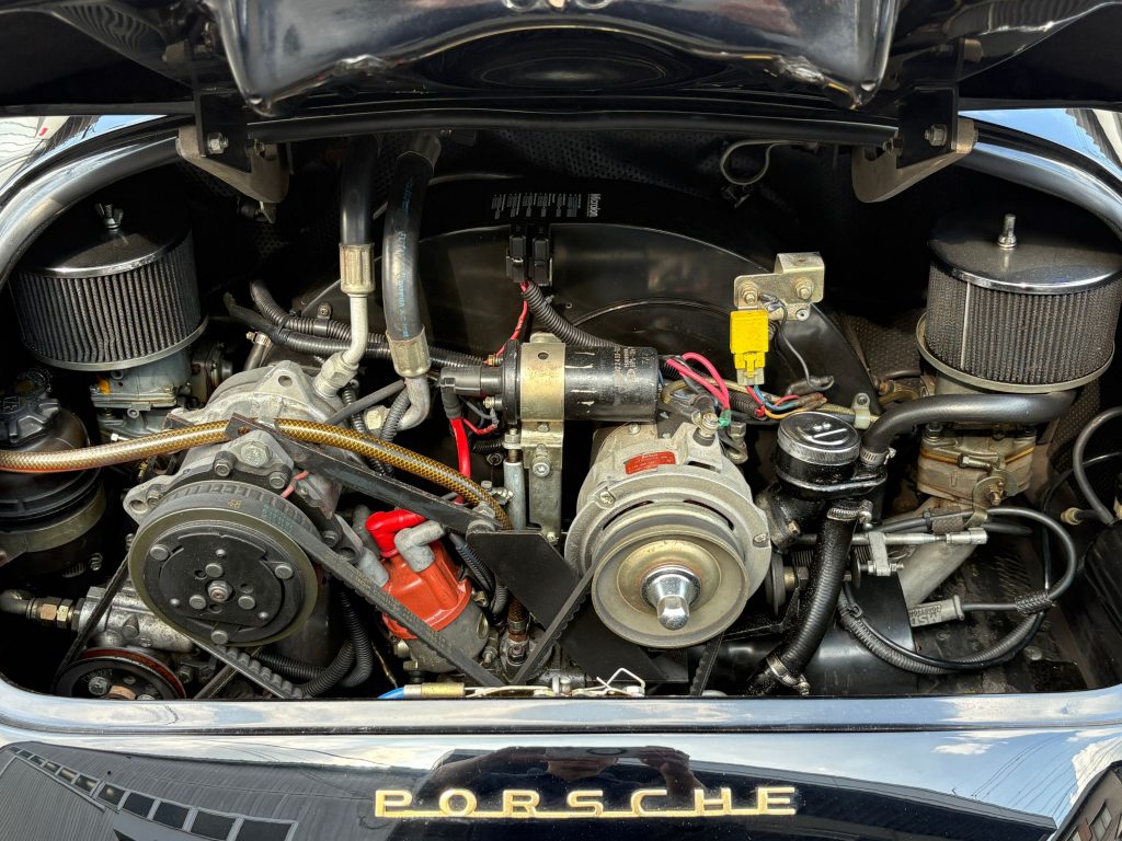インターメカニカ・ロードスター エンジンルーム