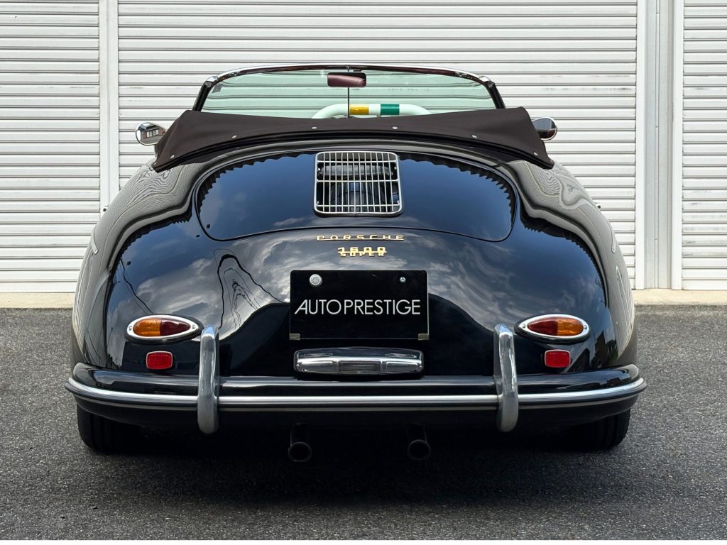 インターメカニカ・ロードスター リアビュー